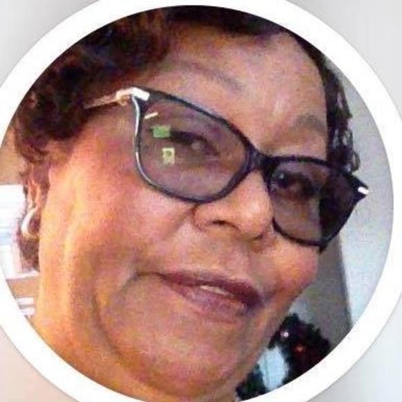 Meet your Posher, Pauline - Picture 1 of 1